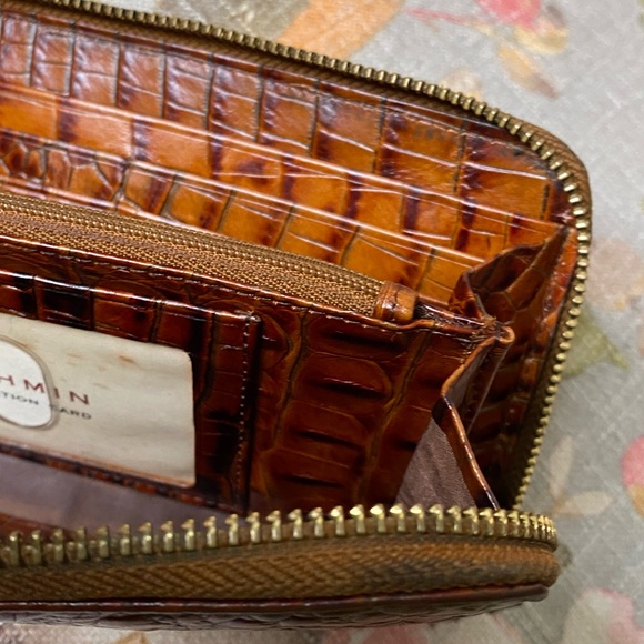 Brahmin Vintage Leather Wallet comes with Original Brahmin Card EUC - Picture 5 of 10